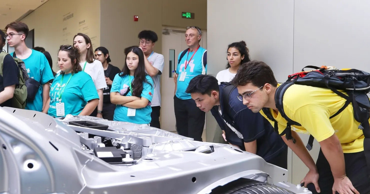 China's New K-Visa Program for STEM Talent Sparks Public Outcry Amid Job Market Tensions