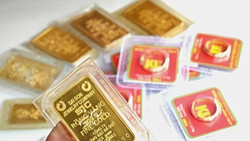 Giá vàng “rơi tự do”, mất hơn 5 triệu đồng/lượng
