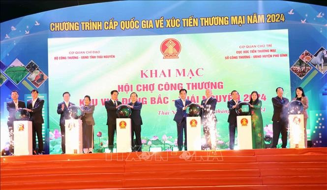 Thủ tướng: Tăng cường tổ chức các chương trình khuyến mại, hội chợ nhằm kích cầu tiêu dùng