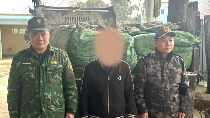 Bắt giữ nhiều đối tượng vận chuyển thuốc lá và nguyên liệu nhập lậu có giá trị lớn