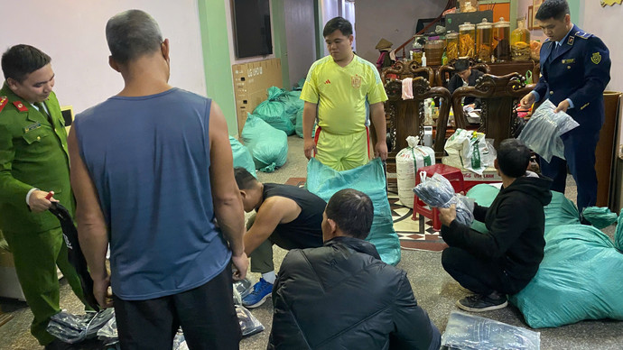 Một hộ kinh doanh ở Bắc Ninh bán hàng chục nghìn sản phẩm quần jean giả mạo nhãn hiệu, không rõ nguồn gốc