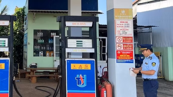 Tự ý điều chỉnh giá bán, một cửa hàng xăng dầu ở Đắk Lắk bị xử phạt