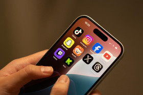 Mạng xã hội đang âm thầm kéo tụt hạnh phúc của người trẻ