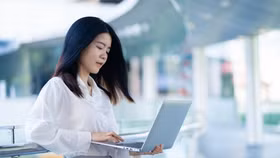 AI tạo sinh thay đổi công việc của phụ nữ: Cơ hội cho ai?