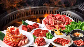 Bò thượng hạng cùng sốt đặc trưng bí truyền tạo hương vị đặc sắc cho trải nghiệm thịt nướng tại Yakiniku King Hoàn Kiếm