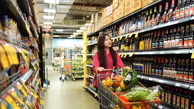 GDP Việt Nam tăng 9,95%, doanh thu MCH tăng 16% trong quý 3
