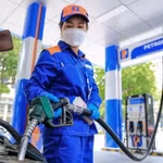 Giá xăng dầu cùng tăng, dầu diesel vượt 30.000 đồng/lít