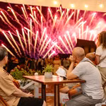 Việc Maison Eric Kayser bắt đầu hành trình ở Phú Quốc tạo nên bản sắc riêng: du khách có thể thưởng thức bánh Pháp bên biển hoặc ngắm pháo hoa ngay từ bàn trà…