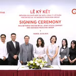 Đại diện Vincom Retail và QooQoo Franchise Group trong buổi lễ ký kết