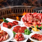 Bò thượng hạng cùng sốt đặc trưng bí truyền tạo hương vị đặc sắc cho trải nghiệm thịt nướng tại Yakiniku King Hoàn Kiếm