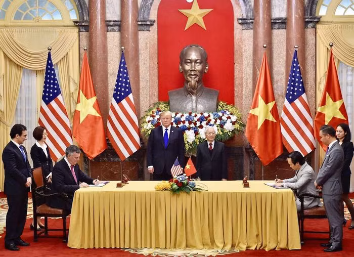 Tổng bí thư Nguyễn Phú Trọng và Tổng thống Mỹ Donald Trump chứng kiến lễ ký kết mua 10 máy bay Boeing 787-9 Dreamliner của Bamboo Airways tháng 2/2019.