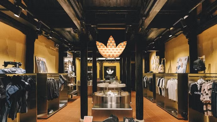 “Ông lớn” thời trang Adidas tăng đầu tư, mở cửa hàng di sản, flagship tại Việt Nam
