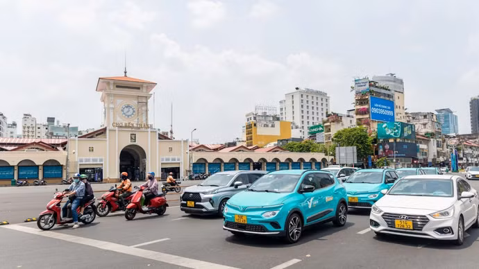 “Quân bài” của tỷ phú Phạm Nhật Vượng đả bại các đối thủ trên sân nhà, khiến thế giới sửng sốt