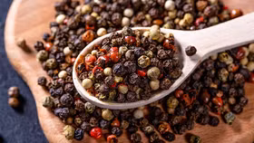 Giá nông sản hôm nay (13/10): Giá cà phê dao động trong khoảng 92.200 - 93.000 đồng/kg, hồ tiêu neo cao