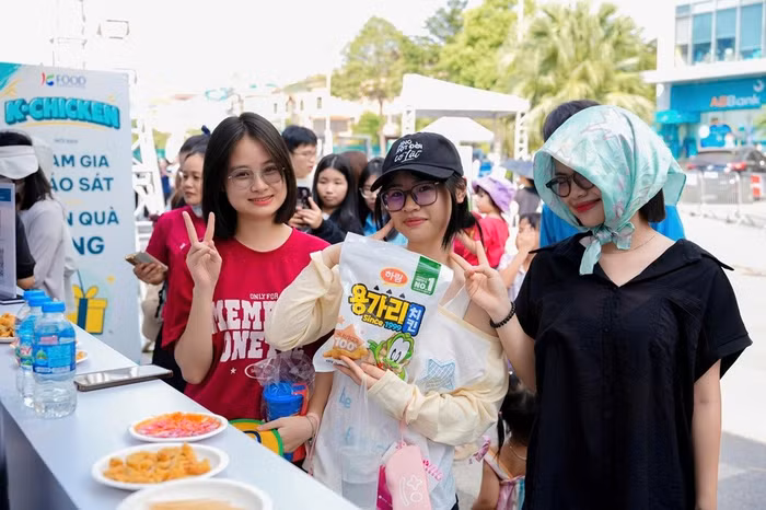 Thịt gia cầm chế biến Hàn Quốc được người Hà Nội đón nhận tại Lễ hội Con đường văn hóa Hàn Quốc 2026