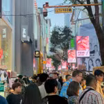Con phố Myeongdong sầm uất tại Seoul, Hàn Quốc