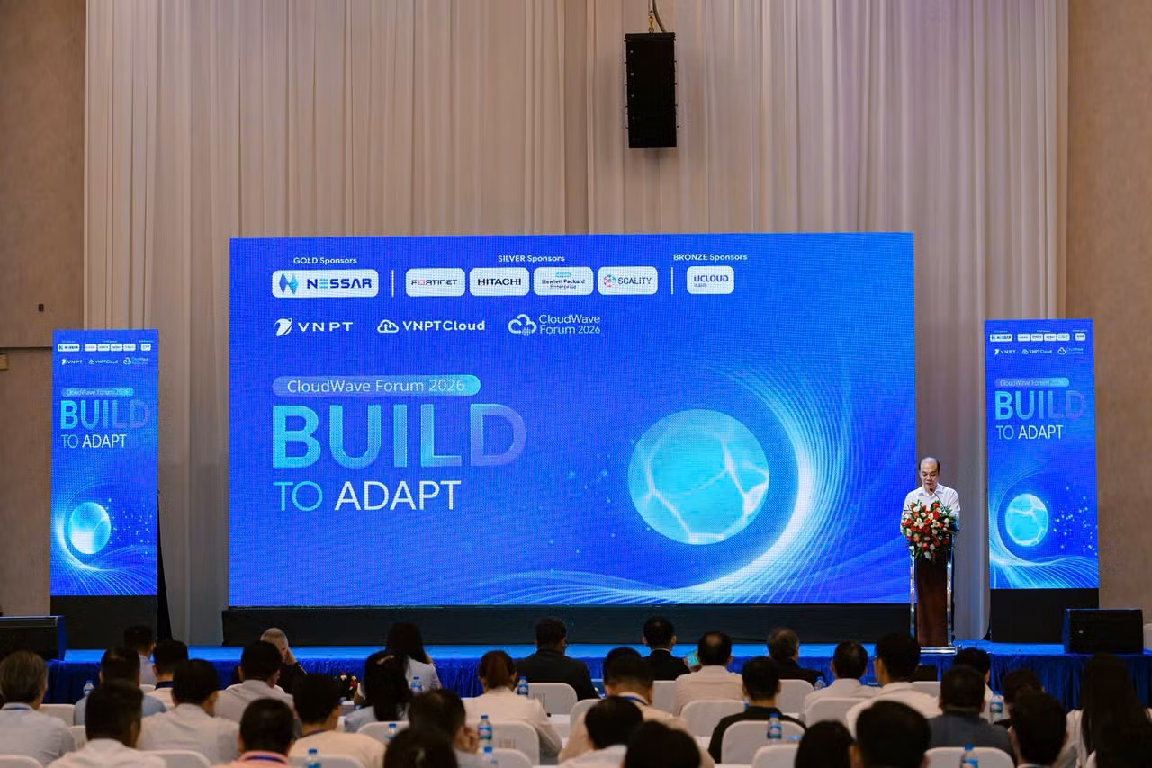 ong-pham-huy-hoang-tong-giam-doc-vnpt-it-phat-bieu-tai-cloudwave.jpg