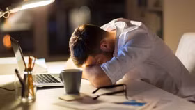 Con người hiện đại và công cuộc vay mượn sự tỉnh táo