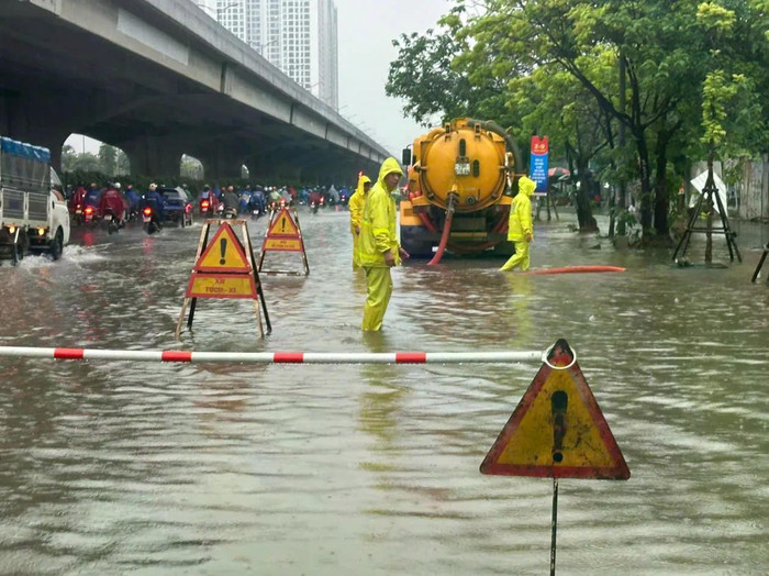 Hà Nội liên tục ngập úng vào mùa mưa