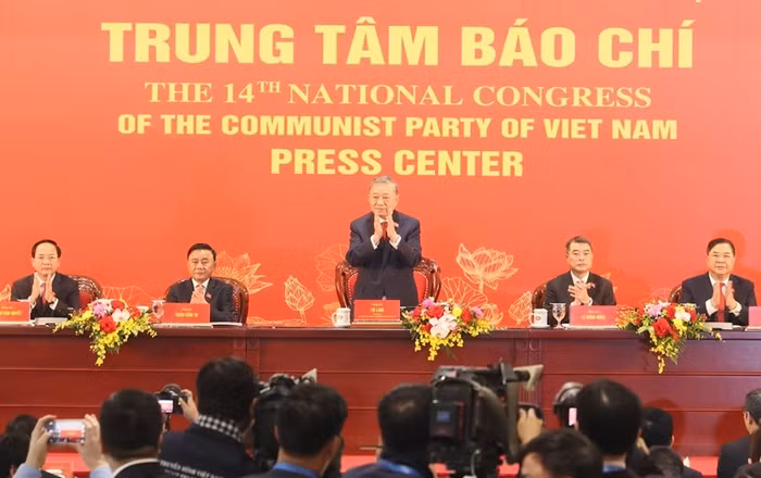 tong-bi-thu-to-lam-chu-tri-hop-bao-quoc-te-cong-bo-ket-qua-dai-hoi-xiv-cua-dang-anh-hong-nguyen.jpg