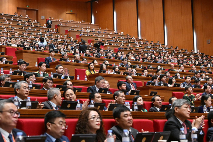 cac-dai-bieu-du-phien-thao-luan-tai-hoi-truong-ve-cac-van-kien-dai-hoi.jpg