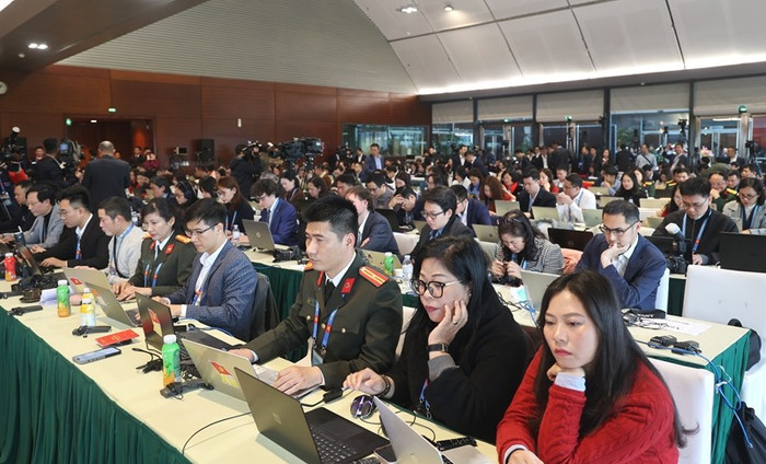 cac-phong-vien-bao-chi-tham-gia-hop-bao-anh-hong-nguyen.jpg