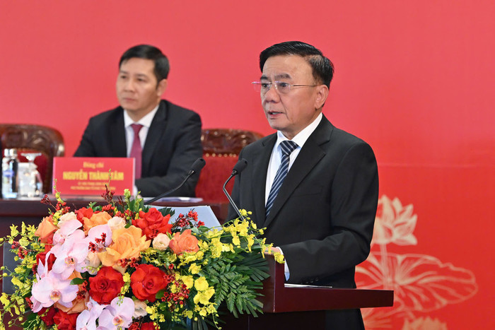 dong-chi-tran-cam-tu-uy-vien-bo-chinh-tri-thuong-truc-ban-bi-thu-phat-bieu-tai-hop-bao.jpg