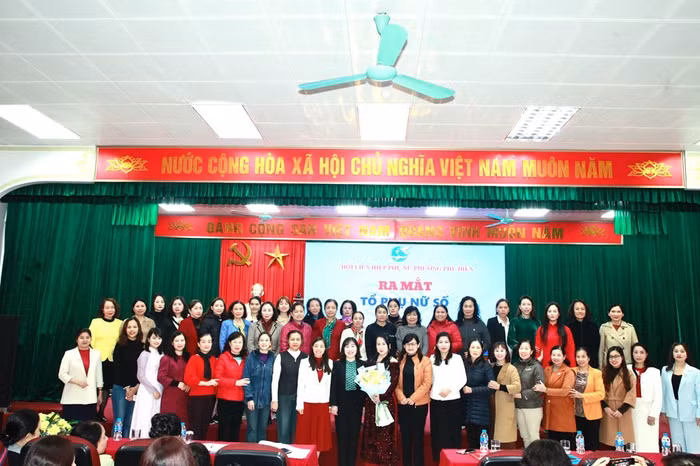 cac-thanh-vien-to-phu-nu-so-va-cau-lac-bo-doanh-nhan-nu-phuong-phu-dien-ra-mat.jpg