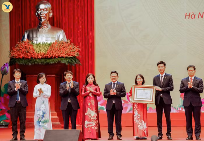 Hệ thống MEDLATEC đón huân chương hạng Nhì