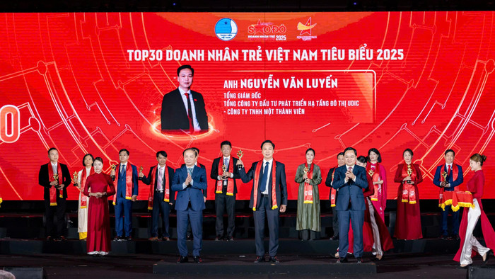 tong-giam-doc-udic-nguyen-van-luyen-vinh-du-nhan-giai-doanh-nhan-tre-viet-nam-tieu-bieu-2025.jpg