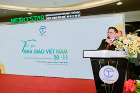 Ông Trần Kim Chung, Chủ tịch tập đoàn CT Group chia sẻ tại buổi gặp mặt tri ân các thầy cô giáo