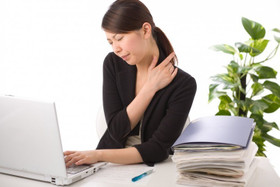 Thoái hóa cột sống cổ ở người trẻ – Dấu hiệu nhận biết và cách điều trị hiệu quả