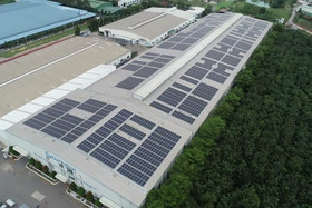 Các doanh nghiệp vật liệu xây dựng được vinh danh ESG 10 đang nỗ lực chuyển đổi sản xuất xanh. Ảnh: Nhà máy Eurowindow sử dụng năng lượng tái tạo- điện mặt trời trong sản xuất