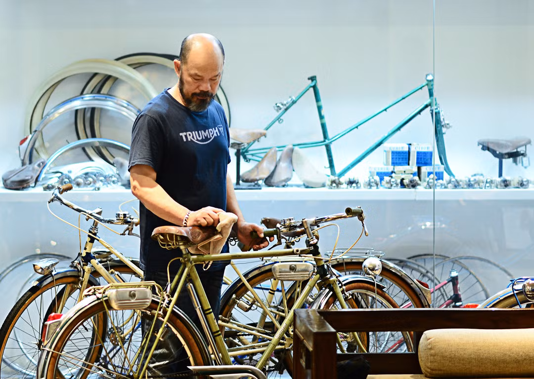 họa sĩ Nguyễn Linh với thú chơi xe đạp