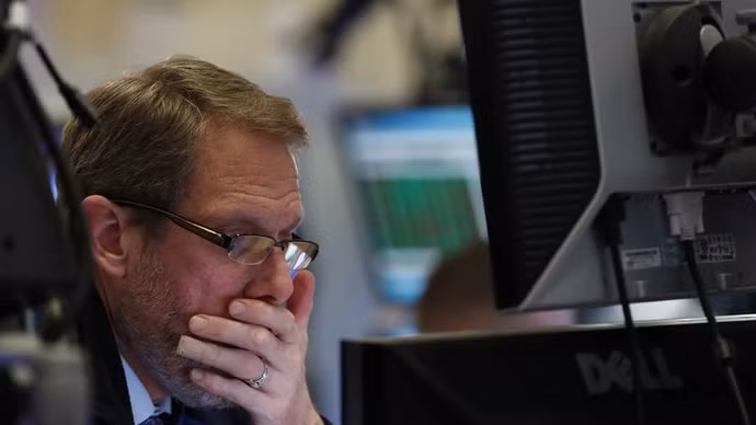 Mỹ - Iran gầm ghè, dầu Brent vượt mốc 105 USD/thùng