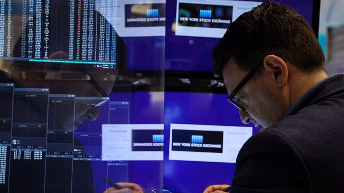S&P 500, Nasdaq lập đỉnh kỷ lục mới, giá dầu hạ nhiệt