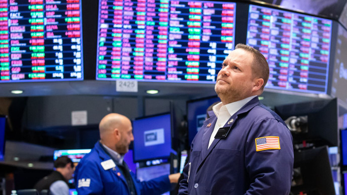 Phố Wall giằng co, giá dầu phục hồi giữa loạt bất ổn kinh tế và cuộc khủng hoảng chính phủ Mỹ đóng cửa 