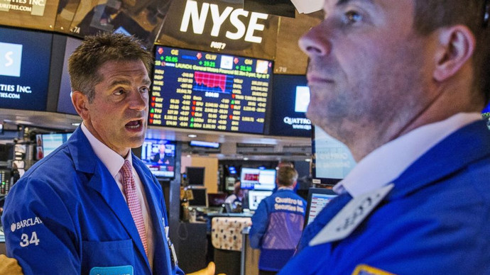 Cổ phiếu công nghệ dẫn dắt, chứng khoán Mỹ áp sát đỉnh lịch sử