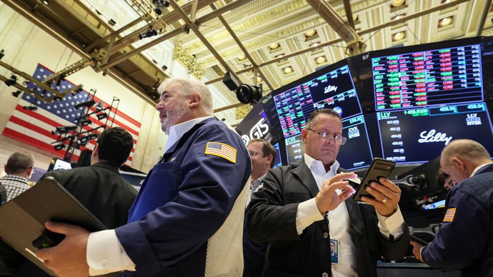Cổ phiếu Oracle bùng nổ, kéo S&P 500 và Nasdaq lên mốc kỷ lục mới