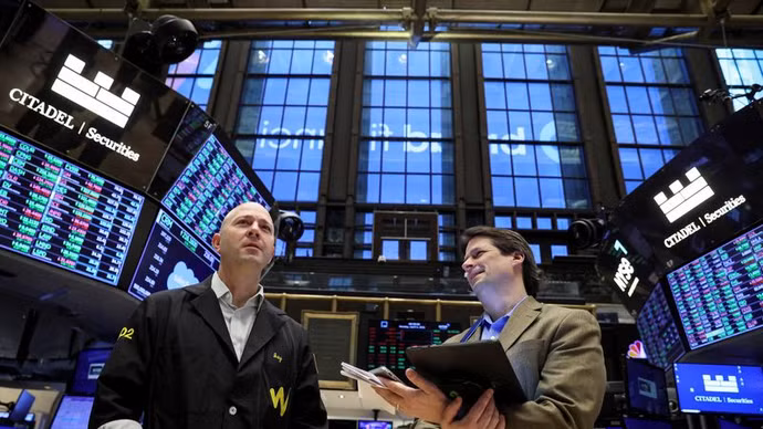 Chứng khoán Mỹ lập đỉnh, giá dầu đi ngang