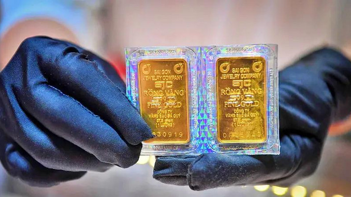 Vàng neo cao 181 triệu đồng/lượng, chênh lệch giá mua bán gần 3 triệu đồng