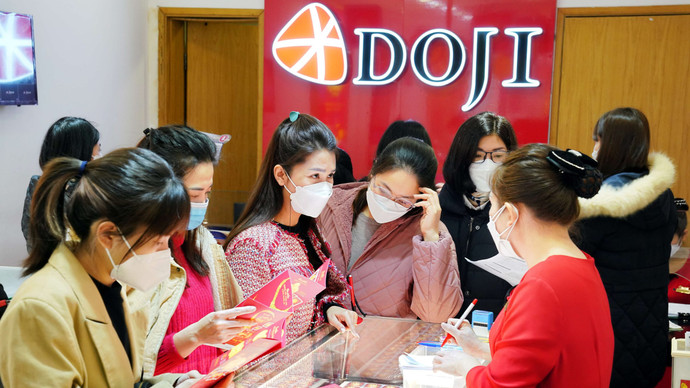 Áp lực chốt lời kéo giá vàng đi xuống 