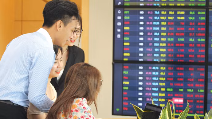 Chứng khoán vào mùa “so găng”: Kẻ bứt tốc, người hụt hơi