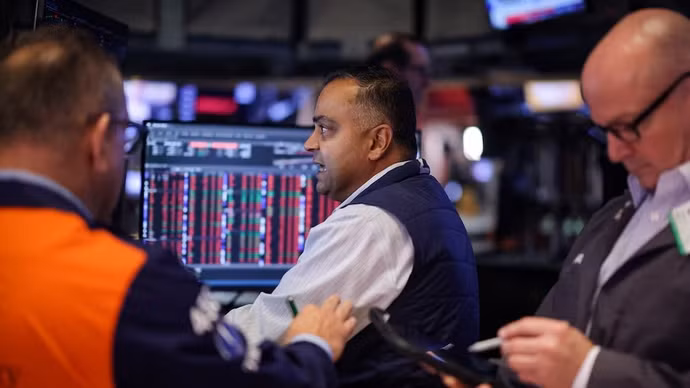 Chứng khoán Mỹ tăng nhẹ, giá dầu tiếp tục leo thang vì căng thẳng Trung Đông 