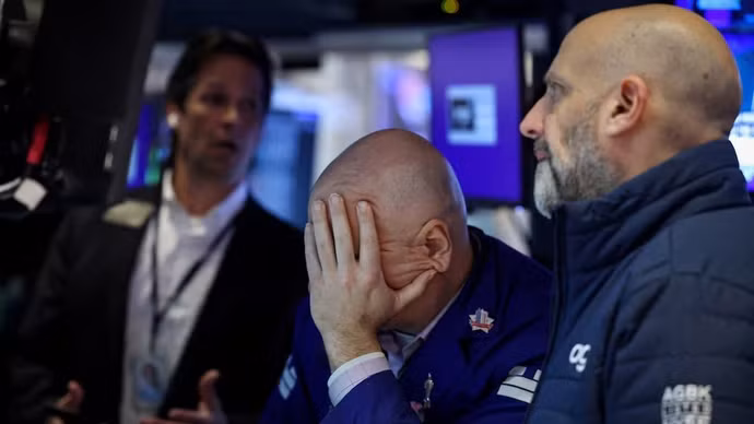 Phố Wall giảm điểm, giá dầu thu hẹp đà tăng 