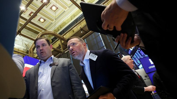 Phố Wall hướng sự chú ý tới cuộc họp Fed, giá dầu tăng do “yết hầu” Hormuz bị chặn