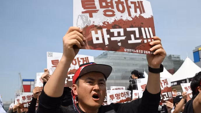 Hình ảnh được ghi nhận tại cuộc biểu tình của nhân viên Samsung vào ngày 23/4