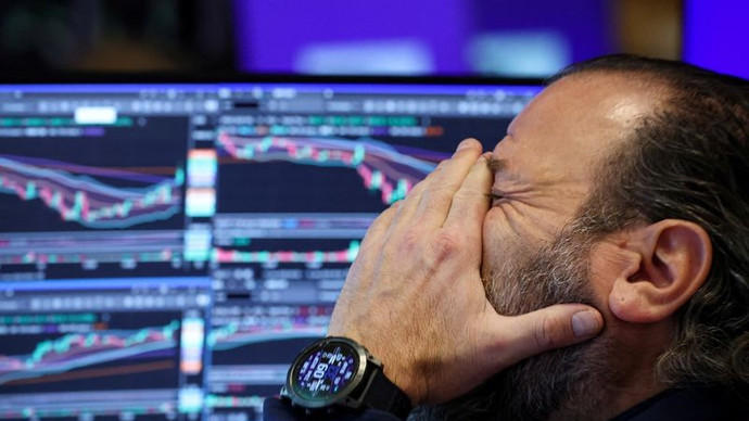 Phố Wall chạm đáy 3 tháng vì căng thẳng thuế quan