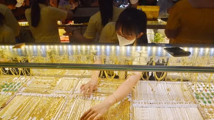 Giá vàng đảo chiều đi lên, nhà đầu tư vẫn thận trọng