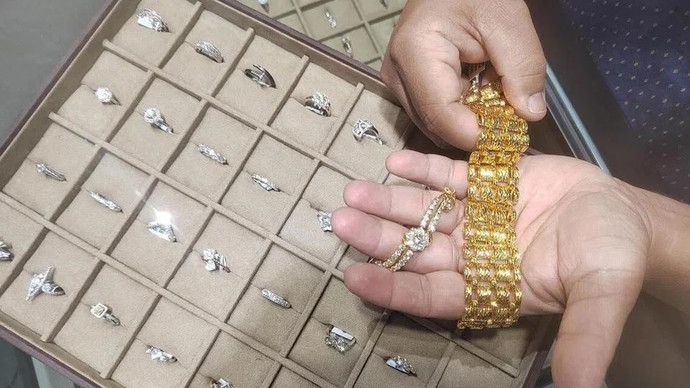 Giá vàng tăng sốc, “tấm đệm tài chính” của nhiều gia đình Malaysia bất ngờ đứt gãy